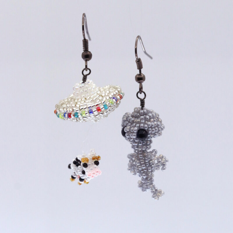 3D Alien & Spaceship Abducting a Cow